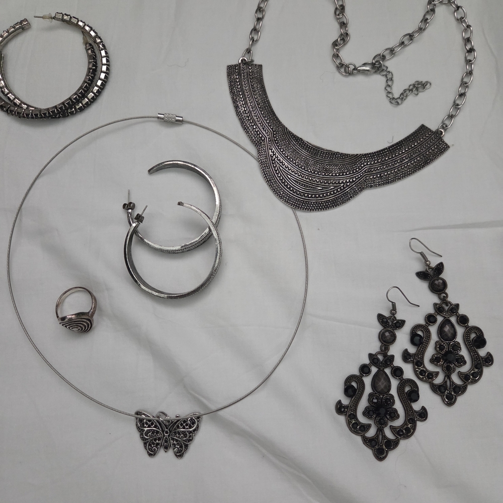 Elegant Silver Jewelry Set
